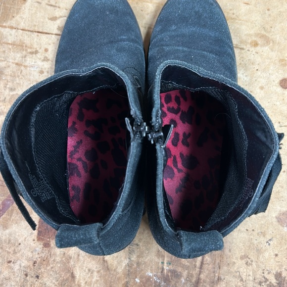 Justice brand fringe booties size 8 black color - Picture 7 of 8